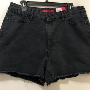 BLACK HIGH RISE SHORTS 14